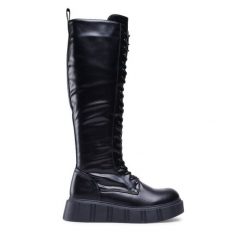 Kozaki Jenny Fairy. Czarne kozaki damskie Jenny Fairy, bez obcasa, na płaskiej podeszwie. Za 249.99 zł.