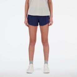 Spodenki damskie New Balance WS41286NNY – granatowe. Niebieskie szorty sportowe damskie New Balance, s, bez wzorów, z materiału, sportowe, na fitness i siłownię. Za 299.99 zł.