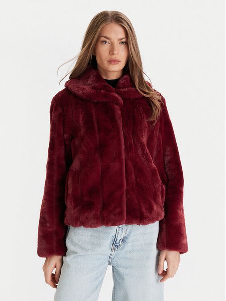 Guess Futro W0BL0N WDCH0 Bordowy Regular Fit. Czerwone płaszcze damskie Guess, m, z aplikacjami, z futra, bez kaptura. Za 699.99 zł.