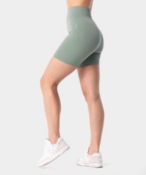 Szorty bezszwowe sportowe damskie Carpatree Simply Seamless. Czerwone szorty sportowe damskie Carpatree, s, bez wzorów, z materiału, sportowe, z podwyższonym stanem, na fitness i siłownię. Za 149.99 zł.
