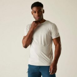 Męska koszulka turystyczna z krótkim rękawem Fingal Edition. Białe koszulki sportowe męskie Regatta, m, bez wzorów, bez kołnierzyka, bez ramiączek, trekkingowe. W wyprzedaży za 91.85 zł.