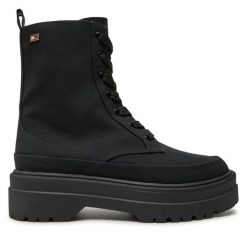 Trzewiki Tommy Hilfiger. Czarne botki damskie Tommy Hilfiger, bez obcasa, na płaskiej podeszwie, bez zapięcia. Za 559.99 zł.