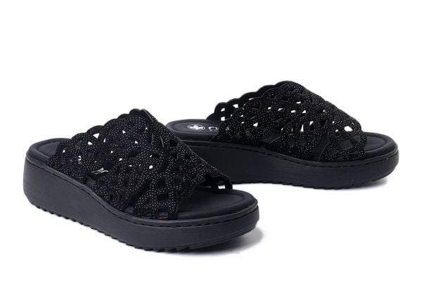 RIEKER V1789-00 black, klapki damskie. Czarne klapki damskie Rieker, bez wzorów, bez obcasa. Za 319.90 zł.