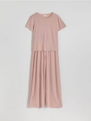 Dwuczęściowa piżama z dodatkiem wiskozy - brudny róż. Czerwone piżamy damskie Reserved, l, bez wzorów, z dzianiny, bez ramiączek. W wyprzedaży za 89.99 zł.