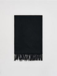 Szalik z wiskozą - czarny. Czarne szaliki i chusty damskie Reserved, bez wzorów, z wiskozy. Za 79.99 zł.