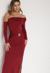 Bordowa Sukienka z Wiskozą Wywiniętym Dekoltem Marszczeniem i Metaliczną Ozdobą Reillea. Czerwone sukienki damskie Born2be, na co dzień, m, z aplikacjami, z wiskozy, eleganckie, bez kołnierzyka, bez ramiączek. Za 149.99 zł.