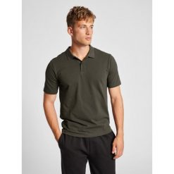 Stretchowa koszulka polo Hummel Red. Czarne koszulki polo męskie Hummel, s, bez wzorów, z bawełny, bez ramiączek. Za 148.50 zł.