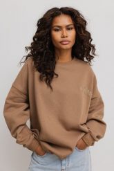 Bluza damska o kroju oversize z HAFTEM w kolorze CAMEL - CRAFT. Brązowe bluzy damskie Marsala, m, bez wzorów, z bawełny, bez kaptura. Za 349.90 zł.