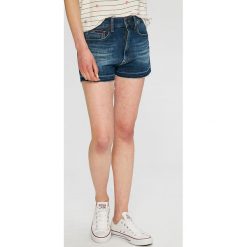 Tommy Jeans - Szorty. Szare szorty damskie Tommy Jeans, z bawełny, casualowe. W wyprzedaży za 249.90 zł.