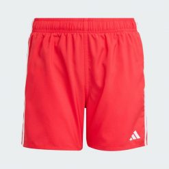 Szorty 3-Stripes Swim Kids. Czerwone spodenki dla dziewczynek Adidas, bez wzorów, z materiału, klasyczne, z standardowym stanem. Za 129.00 zł.