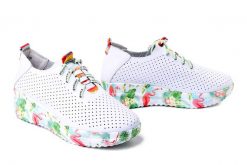 ARTIKER RELAKS 58C0598 white/yellow, półbuty damskie. Białe półbuty damskie Artiker Relaks, na lato, bez wzorów, ze skóry, bez obcasa, na koturnie, bez zapięcia. Za 165.67 zł.