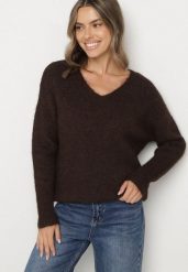 Brązowy Sweter z Dodatkiem Wełny i Dekoltem w Serek Estorea. Brązowe swetry damskie Born2be, l, bez wzorów, z wełny, eleganckie, bez kołnierzyka, bez ramiączek, bez kaptura. Za 109.99 zł.