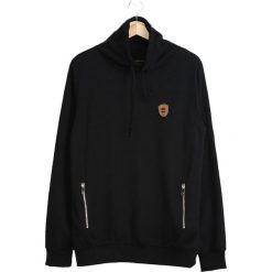 Czarna Bluza Feature. Czarne bluzy męskie marki Born2be. Za 24.99 zł.