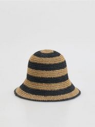 Pleciony kapelusz - czarny. Czarne czapki i kapelusze damskie Reserved, bez wzorów. Za 79.99 zł.