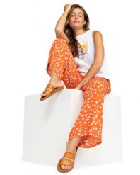 Sandały dla Kobiety COASTAL COOL Beżowy. Brązowe sandały damskie Roxy, bez wzorów, z materiału, bez obcasa, bez zapięcia. Za 149.99 zł.