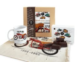 WFM — paczka (Zawartość paczki: koszulka, torba, kubek, słodycze; Rozmiar koszulki / bluzy: L (damska); Kolor koszulki / bluzy: czarny; Rodzaj nadruku. Czarne bluzy damskie nikiniki, l, bez wzorów, z bawełny, bez kołnierzyka. Za 179.00 zł.