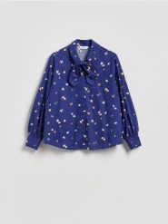 Koszula z kwiatowym motywem - niebieski. Niebieskie koszule damskie Reserved, l, bez wzorów, z bawełny, bez kołnierzyka, bez ramiączek. Za 129.99 zł.