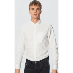 Koszula o regularnym kroju - Biały. Koszule męskie marki Cropp. Za 59.99 zł.