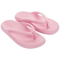 Japonki Ipanema Bliss Fem 41/42. Czerwone klapki damskie Ipanema, bez wzorów, z gumy, bez obcasa, na płaskiej podeszwie. Za 69.99 zł.