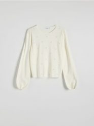Sweter z ozdobnymi aplikacjami - złamana biel. Swetry damskie Reserved, l, z aplikacjami, z dzianiny, bez kołnierzyka, bez ramiączek, bez kaptura. W wyprzedaży za 39.99 zł.