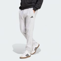 Spodnie polarowe Essentials Feelcozy. Czarne buty sportowe męskie Adidas, z polaru, eleganckie, bez zapięcia. Za 219.00 zł.