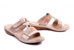 RIEKER 659X6-90 pink, klapki damskie. Czerwone klapki damskie Rieker, bez wzorów, bez obcasa. Za 255.92 zł.