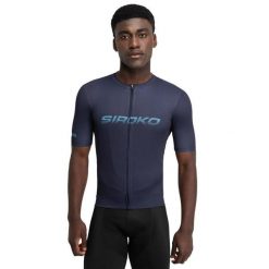 Męska koszulka rowerowa z krótkim rękawem z siateczki Kolarstwo Siroko M8 Tor. Niebieskie buty sportowe męskie SIROKO, z tkaniny, bez zapięcia, rowerowe. Za 254.00 zł.