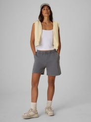 4F Spodenki dresowe damskie - szare M. Szare szorty sportowe damskie 4f, na lato, m, bez wzorów, z dresówki, sportowe, z podwyższonym stanem, trekkingowe. Za 129.99 zł.