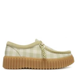 Półbuty Clarks. Zielone półbuty damskie Clarks, bez wzorów, bez obcasa, na płaskiej podeszwie, bez zapięcia. Za 519.99 zł.