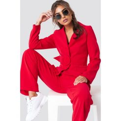 NA-KD Classic Marynarka z szerokim paskiem - Red. Żakiety damskie marki NA-KD Classic. Za 202.95 zł.
