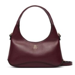 Torebka Tommy Hilfiger. Czerwone torebki do ręki damskie Tommy Hilfiger, bez wzorów, klasyczne, bez dodatków. Za 449.99 zł.