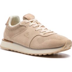 Sneakersy GANT - Lindsey 18533406 Macadamia Brown G482. Brązowe półbuty damskie GANT, bez wzorów, ze skóry, bez obcasa, na płaskiej podeszwie, bez zapięcia. W wyprzedaży za 319.00 zł.