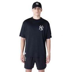 Koszulka New York Yankees New Era League Essentials. Czarne koszulki sportowe męskie New Era, l, bez wzorów, z materiału, bez kołnierzyka, bez ramiączek. Za 157.00 zł.