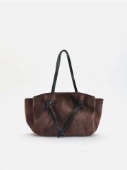 Torebka shopper z imitacji zamszu - ciemnobrązowy. Brązowe torebki shopper damskie Reserved, bez wzorów, bez dodatków. Za 159.99 zł.