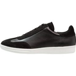 Wood Wood CADEN SHOE Tenisówki i Trampki black. Trampki męskie Wood Wood, z materiału. W wyprzedaży za 413.40 zł.