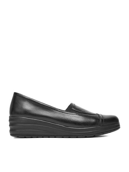 Go Soft Półbuty CEO-WI16-3243-01 Czarny. Czarne półbuty damskie GO SOFT, bez wzorów, ze skóry, bez obcasa, na koturnie, bez zapięcia. Za 152.99 zł.