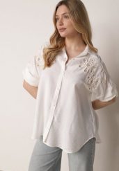 Biała Nietoperzowa Koszula z Wiskozy z Haftem i Podpinanymi Rękawami Jilyla. Białe bluzki damskie Born2be, l, z aplikacjami, z materiału, biznesowe, bez kołnierzyka, bez ramiączek. Za 89.99 zł.