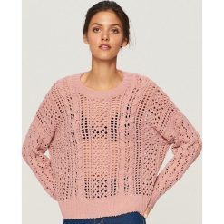 Ażurowy sweter - Różowy. Swetry damskie marki Reserved. W wyprzedaży za 79.99 zł.