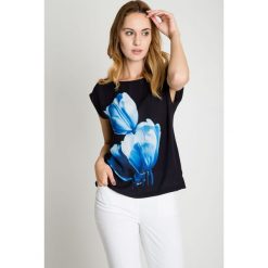 Czarna bluzka z tulipanem BIALCON. Bluzki damskie marki BIALCON. Za 139.00 zł.