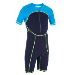 Krótki kombinezon pływacki dla dzieci Nabaiji Swim 100. Niebieskie kąpielówki dla chłopców NABAIJI, bez wzorów, z materiału, krótkie. W wyprzedaży za 29.99 zł.