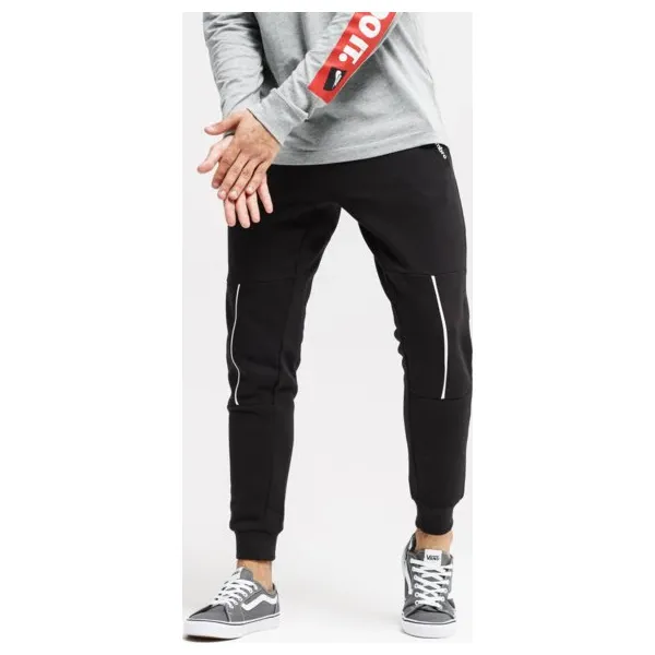 Umbro Spodnie Inari , czarny, rozmiar S. Czarne spodnie sportowe męskie Umbro, m, bez wzorów, z bawełny. Za 129.99 zł.