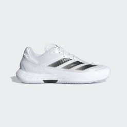 Buty Defiant Speed 2 Tennis. Białe buty sportowe męskie Adidas, z materiału, bez zapięcia, tenisowe. W wyprzedaży za 423.20 zł.