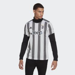 Juventus 22/23 Home Jersey. Białe koszulki sportowe męskie Adidas, s, bez wzorów, z jersey, bez kołnierzyka, bez ramiączek, do piłki nożnej. W wyprzedaży za 329.35 zł.