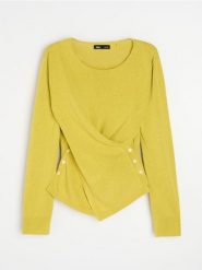 Sweter z ozdobnym zapięciem z domieszką wełny - zielony. Zielone swetry damskie Sinsay, l, bez wzorów, z wełny, bez kołnierzyka, bez ramiączek, bez kaptura. Za 49.99 zł.