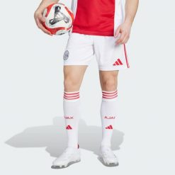 Szorty Ajax Amsterdam 25/26 Home. Białe krótkie spodenki sportowe męskie Adidas, s, bez wzorów, do piłki nożnej. Za 199.00 zł.