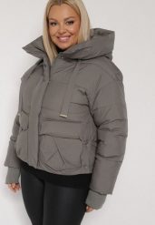 Szara Pikowana Krótka Kurtka z Nieodpinanym Kapturem i Ozdobnymi Tasiemkami Mevannia. Szare kurtki damskie Born2be, l, bez wzorów, z jeansu. Za 279.99 zł.