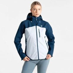 Kurtka turystyczna przeciwdeszczowa damska Mountain Series 2.0. Niebieskie kurtki sportowe damskie Dare 2b, bez wzorów, bez kaptura, trekkingowe. W wyprzedaży za 449.99 zł.