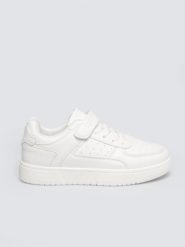 Sneakersy dziewczęce ze skóry ekologicznej białe TT374149 101. Białe buty sportowe dziewczęce Big Star, bez wzorów, z jeansu, z okrągłym noskiem, bez zapięcia, trekkingowe. Za 139.99 zł.