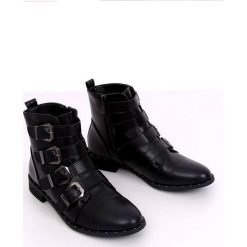 Botki z klamerkami czarne 688-57 Black. Czarne botki damskie ButyModne, ze skóry ekologicznej, rockowe, bez obcasa, na płaskiej podeszwie, bez zapięcia. W wyprzedaży za 98.84 zł.