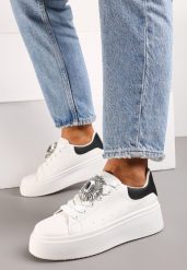 Biało-Czarne Sneakersy na Platformie z Perforacją i Ozdobnym Kamieniem Dilhela. Białe obuwie sportowe damskie Born2be, bez wzorów, z jeansu. Za 89.99 zł.